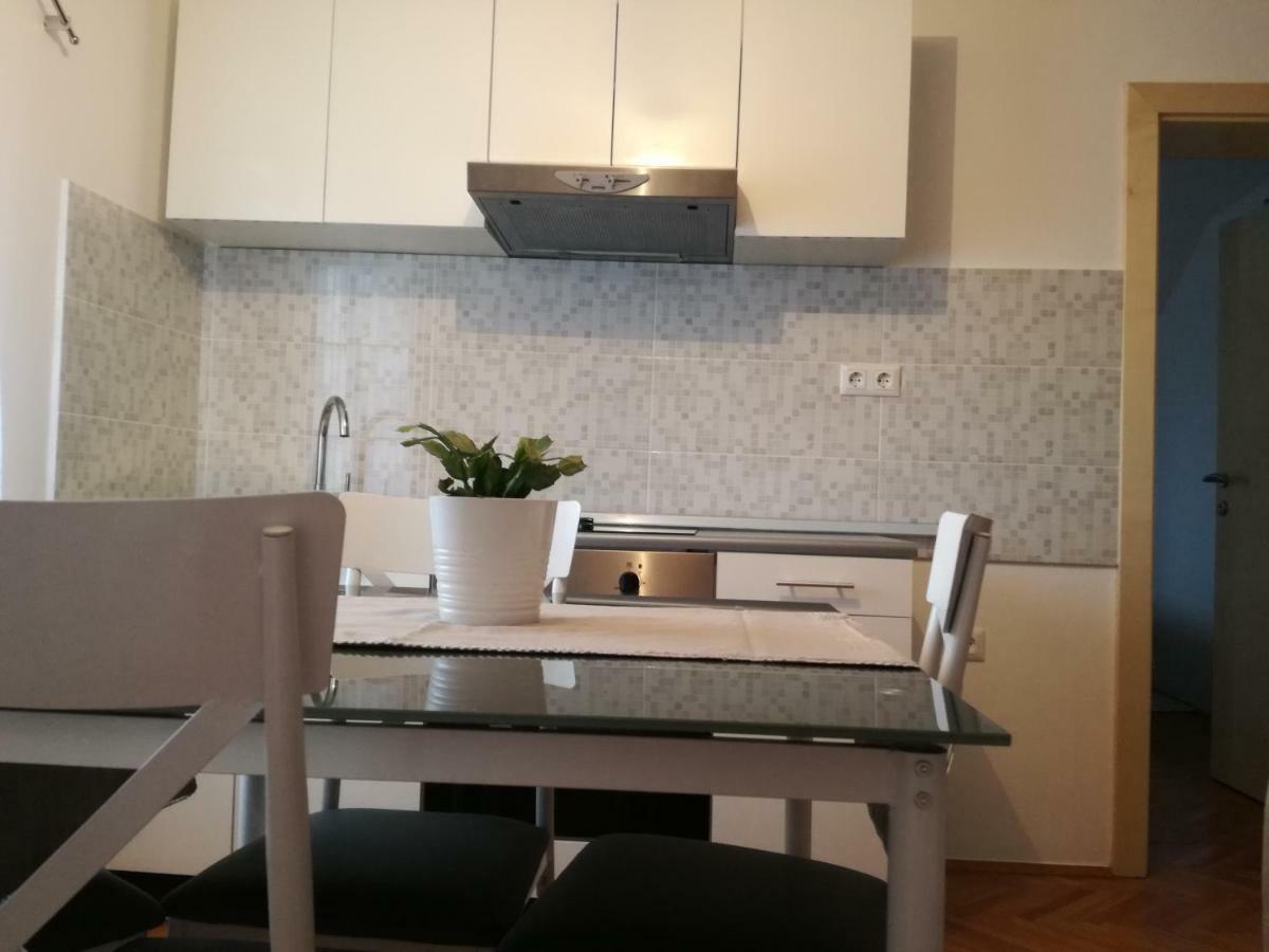 Apartman Jasmin Apartment Catrnja ภายนอก รูปภาพ