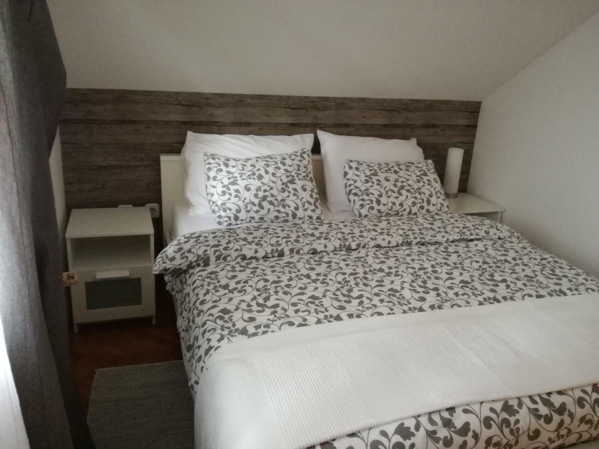 Apartman Jasmin Apartment Catrnja ภายนอก รูปภาพ